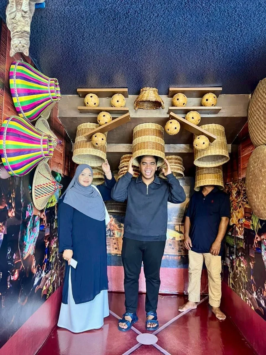 Pelanggan LTS Travel