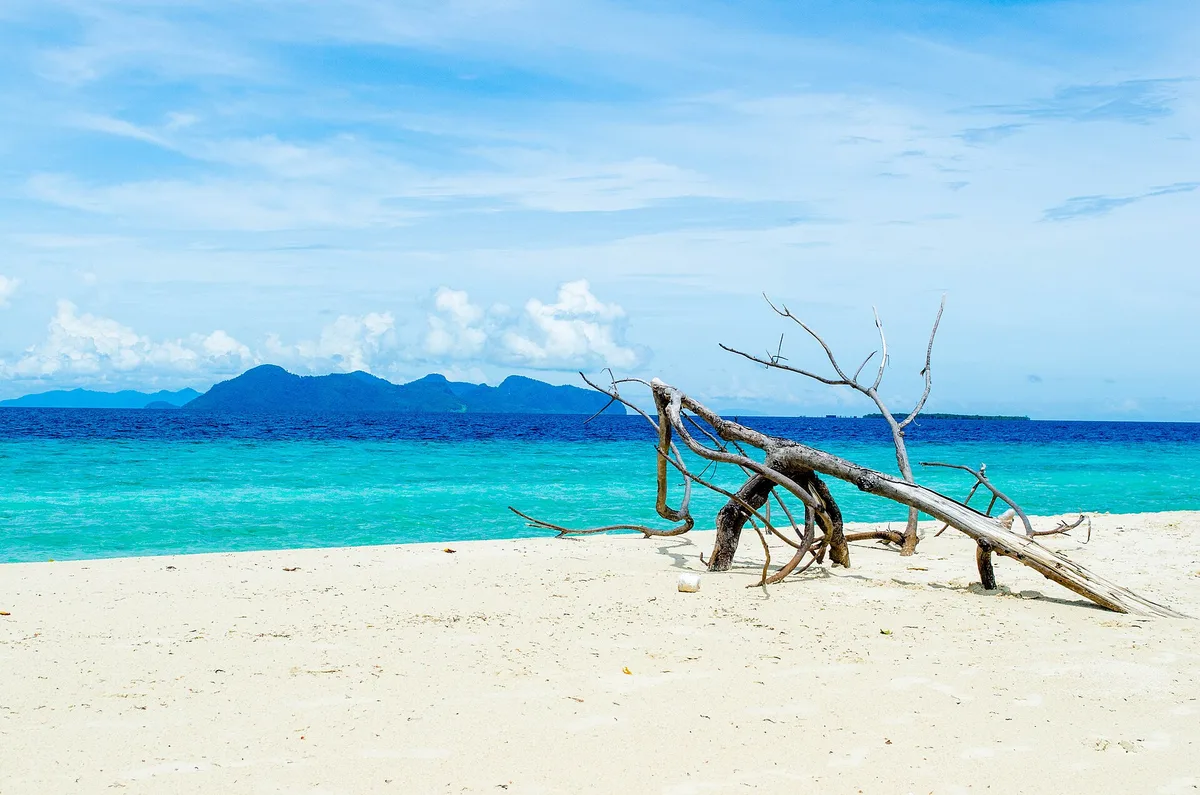 Pulau Mataking dari udara, Semporna, Sabah