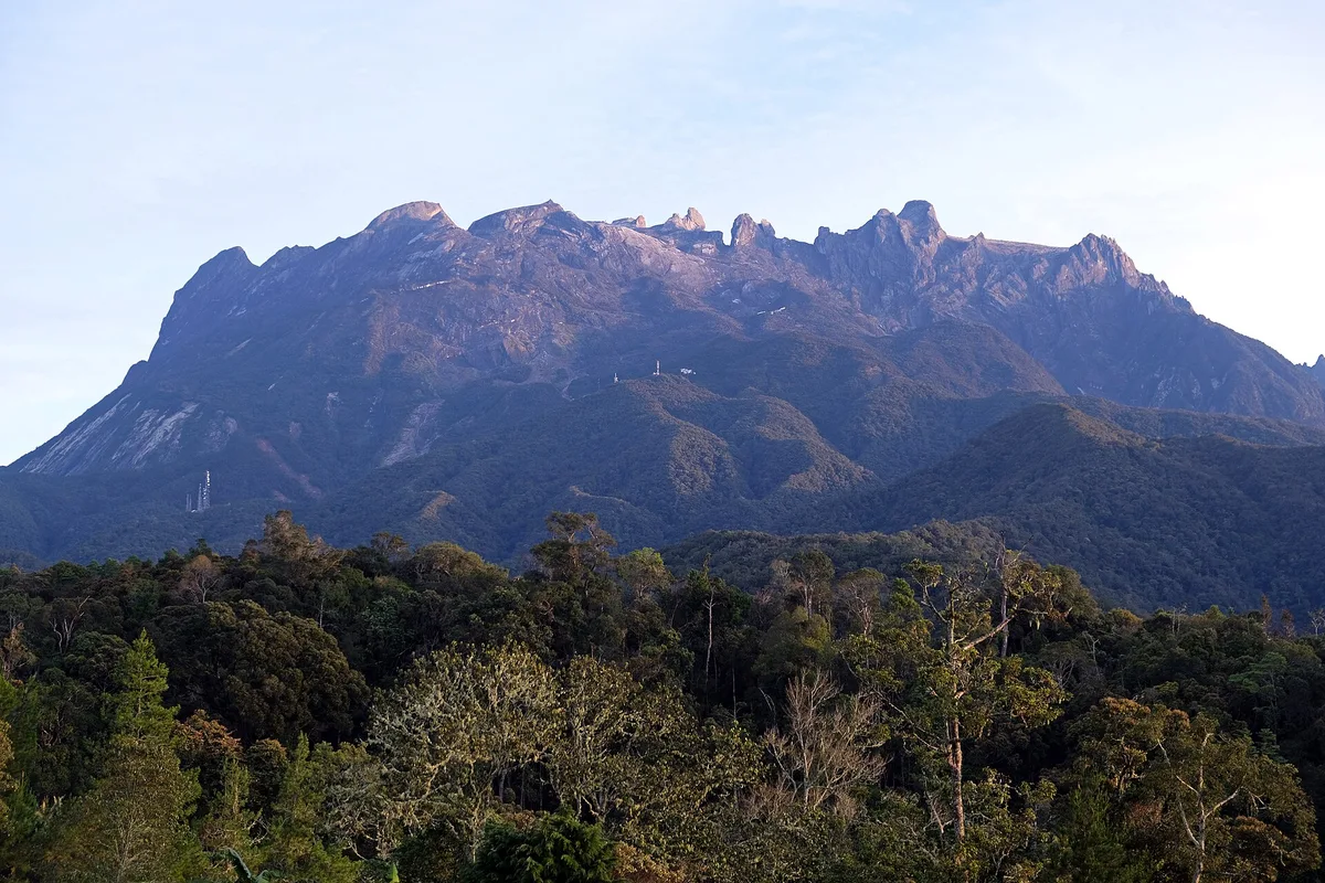 Panorama Kampung Kundasang dengan latar Gunung Kinabalu